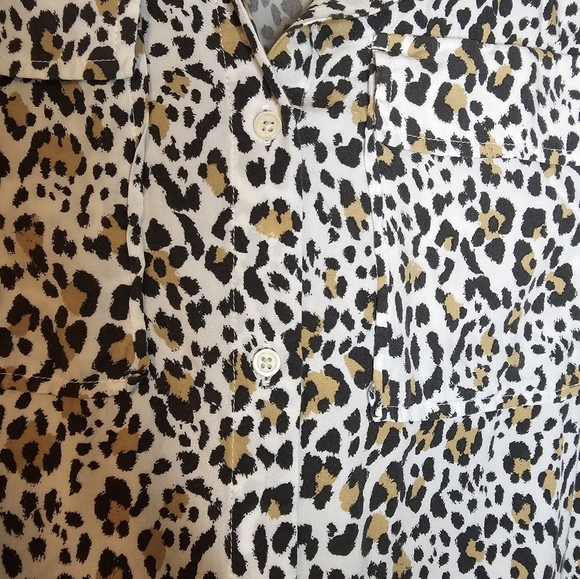 GAP 100% Viscose Animal print long sleeve button down top Size Medium - Picture 5 of 11